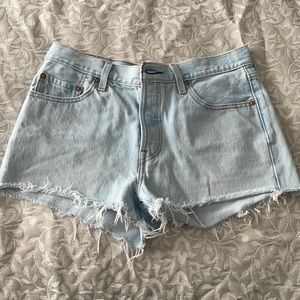 Levi 501 shorts size 29